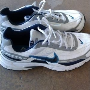 Men's white blue gray Nike tennis shoe